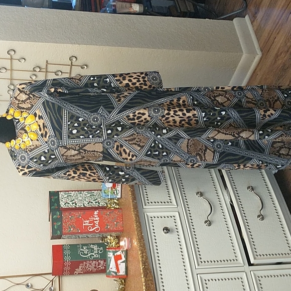 Beautiful Multi color dress - Picture 2 of 3